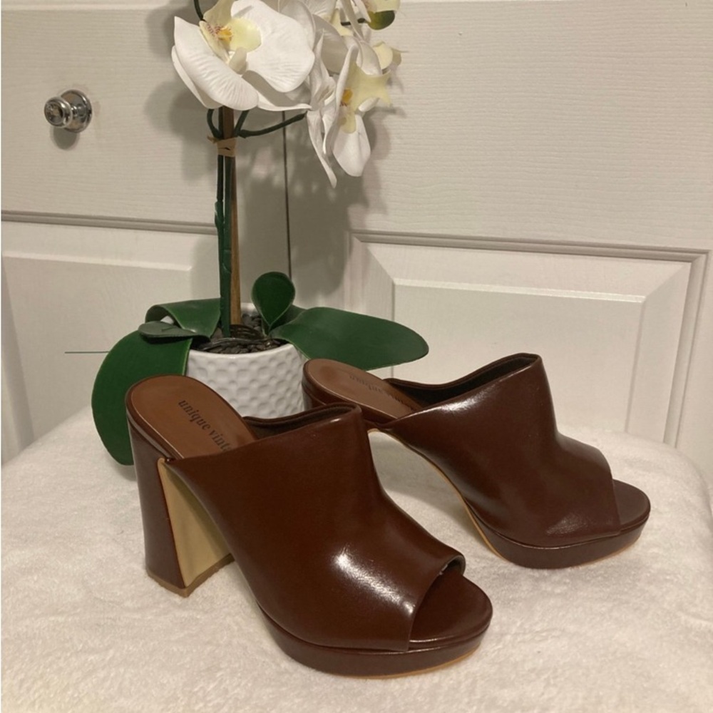 Unique Vintage Brown Beautiful Mules size 7